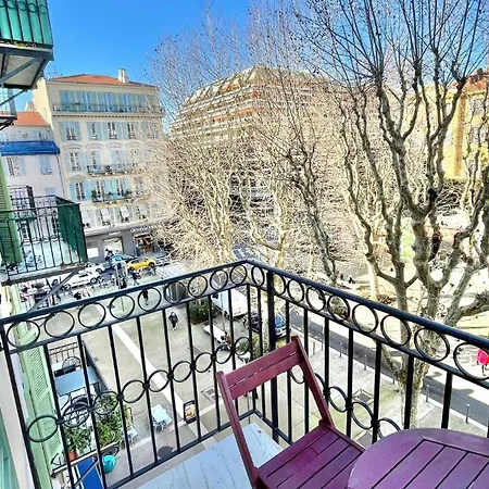 Place Grimaldi, Close To And Restaurants, With Balcony * Nicea