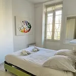 Place Grimaldi, Close To And Restaurants, With Balcony Daire *